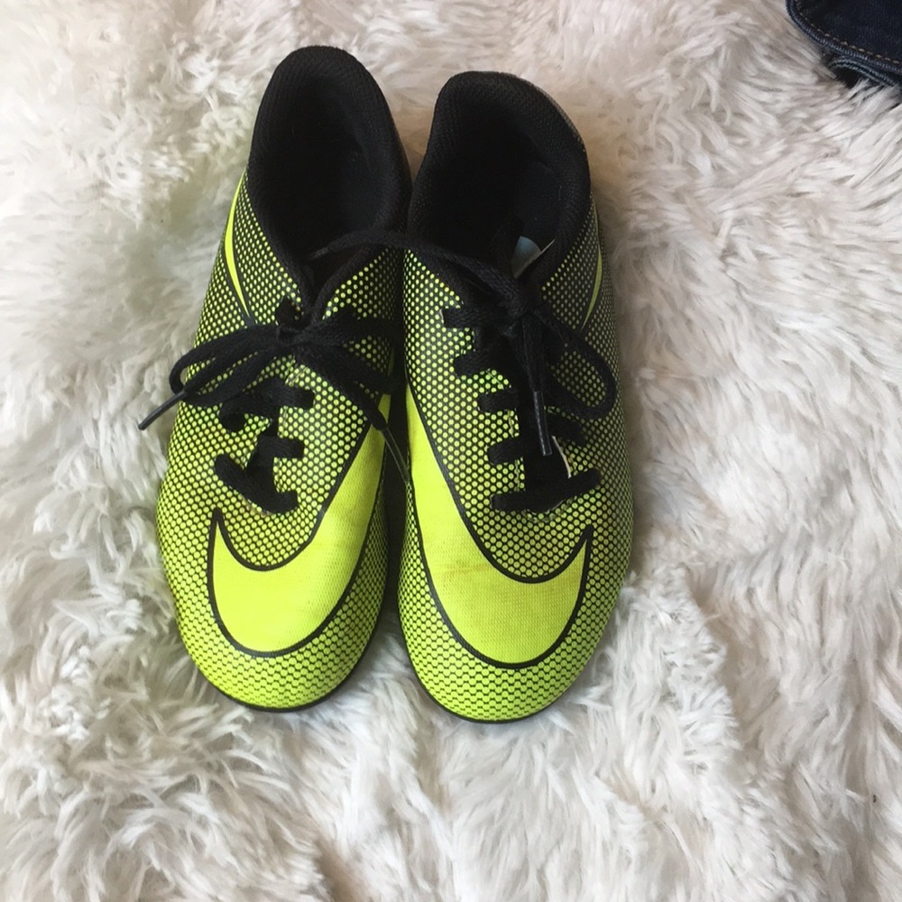 Boys Nike soccer kleats